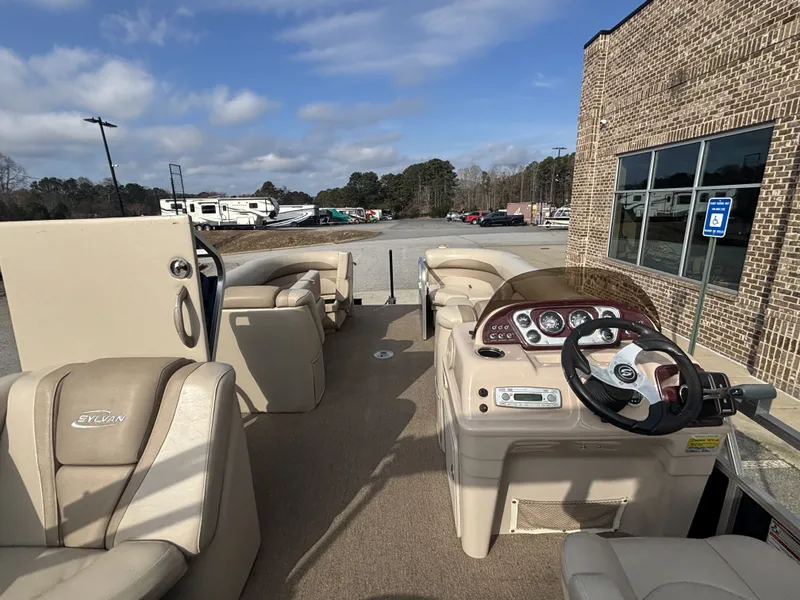 Slide: The Image of Sylvan 8522 Mirage Cruise w/Suzuki 115HP Engine and Trailer 2012 - 21