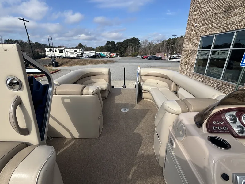 Slide: The Image of Sylvan 8522 Mirage Cruise w/Suzuki 115HP Engine and Trailer 2012 - 22