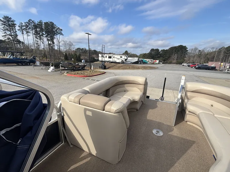 Slide: The Image of Sylvan 8522 Mirage Cruise w/Suzuki 115HP Engine and Trailer 2012 - 23