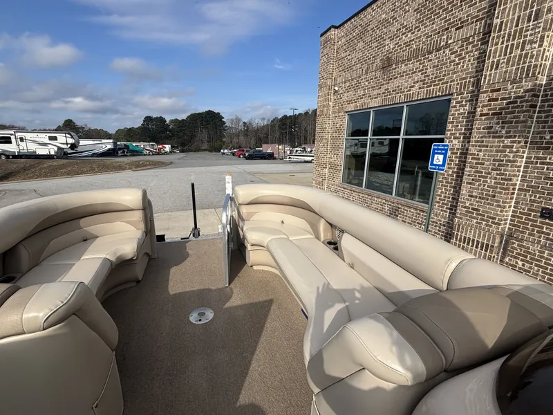 Slide: The Image of Sylvan 8522 Mirage Cruise w/Suzuki 115HP Engine and Trailer 2012 - 24