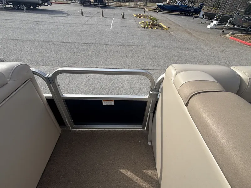 Slide: The Image of Sylvan 8522 Mirage Cruise w/Suzuki 115HP Engine and Trailer 2012 - 26