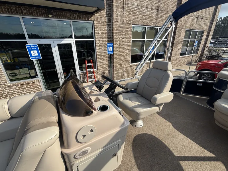 Slide: The Image of Sylvan 8522 Mirage Cruise w/Suzuki 115HP Engine and Trailer 2012 - 33