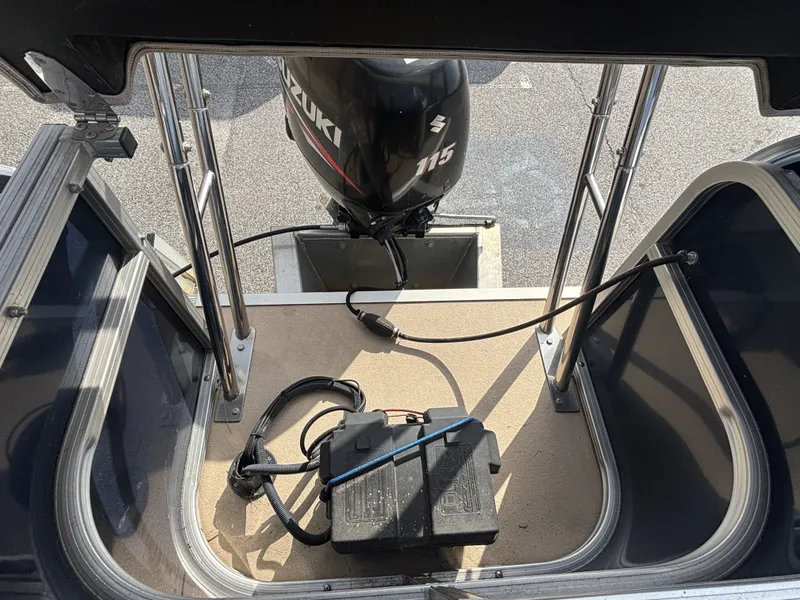 Slide: The Image of Sylvan 8522 Mirage Cruise w/Suzuki 115HP Engine and Trailer 2012 - 35