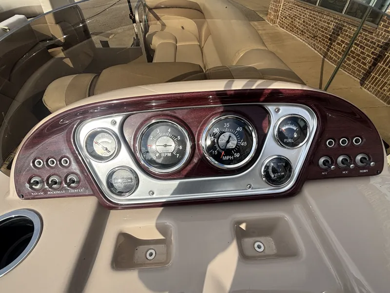 Slide: The Image of Sylvan 8522 Mirage Cruise w/Suzuki 115HP Engine and Trailer 2012 - 40