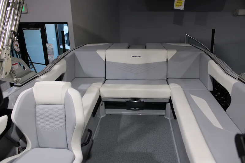 Slide: The Image of MasterCraft NXT22 2026 - 10