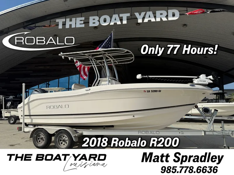 The Image of Robalo R200 Center Console 2018 - 1