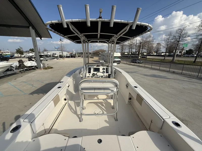 Slide: The Image of Robalo R200 Center Console 2018 - 12