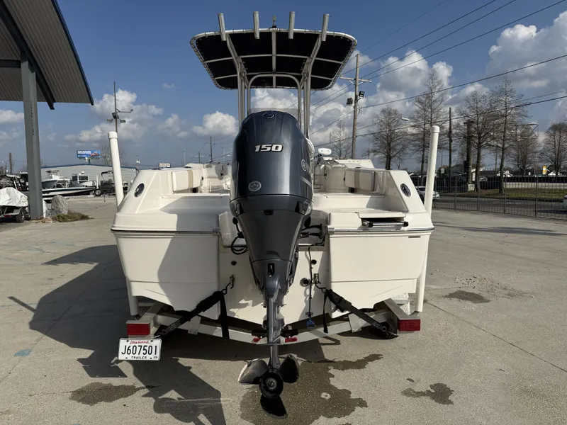 Slide: The Image of Robalo R200 Center Console 2018 - 4