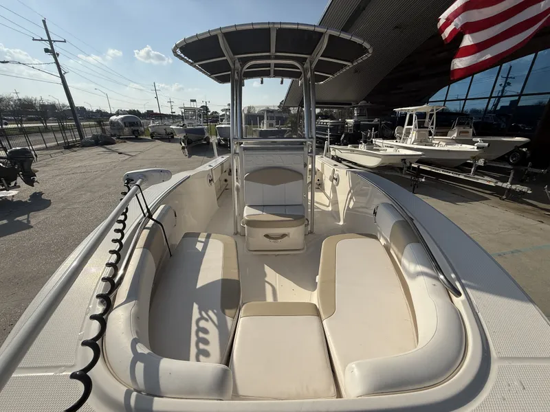 Slide: The Image of Robalo R200 Center Console 2018 - 7