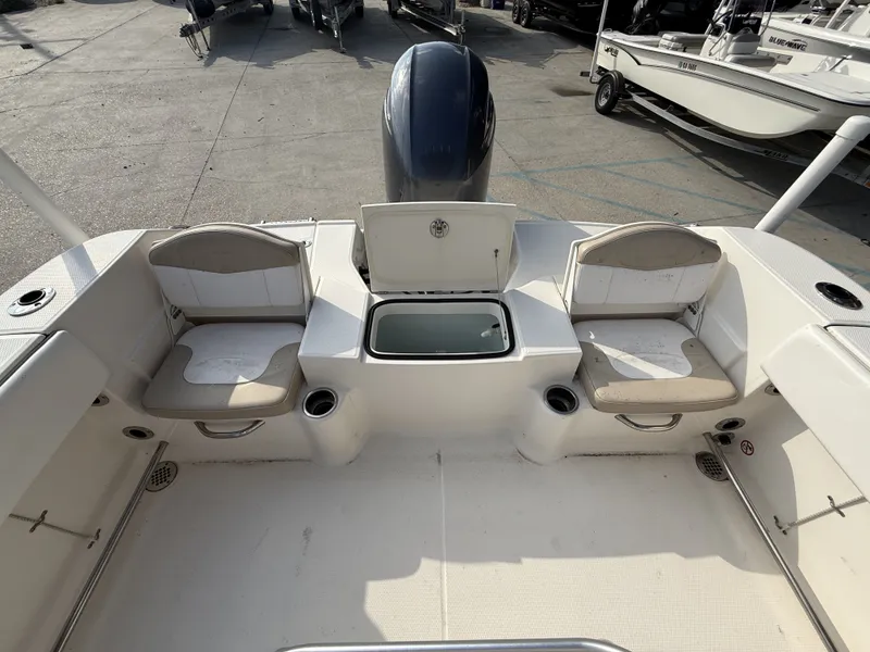 Slide: The Image of Robalo R200 Center Console 2018 - 8