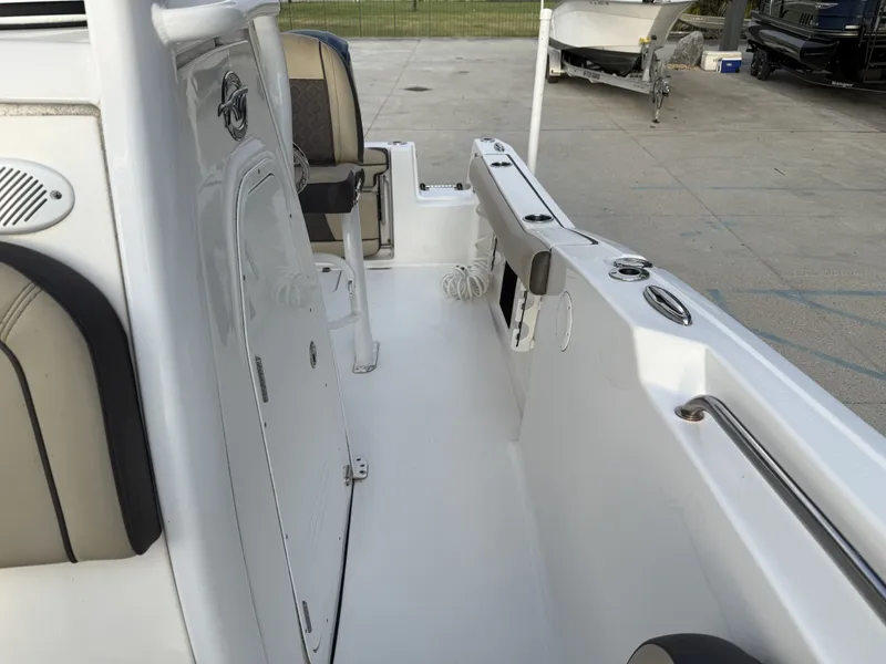 Slide: The Image of Tidewater 232 CC Adventure 2021 - 10