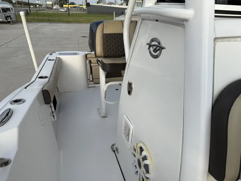 Slide: The Image of Tidewater 232 CC Adventure 2021 - 14