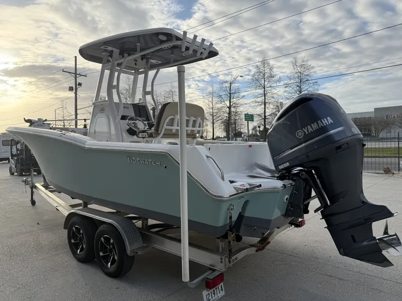 Slide: The Image of Tidewater 232 CC Adventure 2021 - 4
