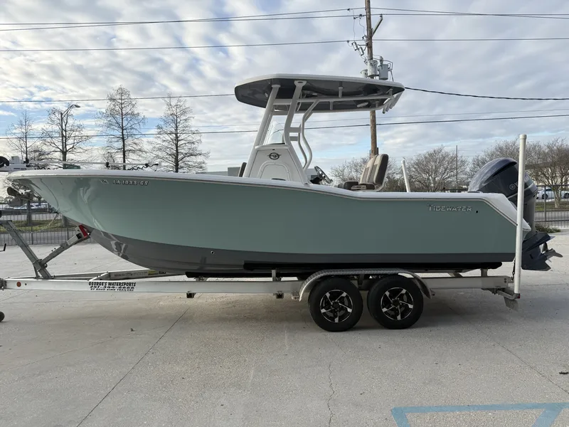 Slide: The Image of Tidewater 232 CC Adventure 2021 - 5
