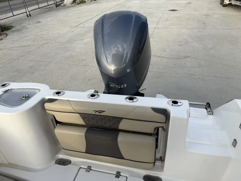 Slide: The Image of Tidewater 232 CC Adventure 2021 - 7