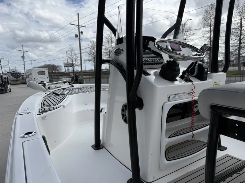 Slide: The Image of Sea Pro 228 Bay 2018 - 4