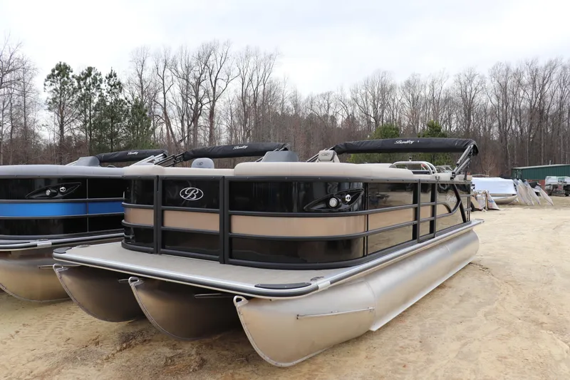 The Image of 2026 Bentley Pontoons Legacy 223 Cruise pontoon boat in outdoor setting. - 0