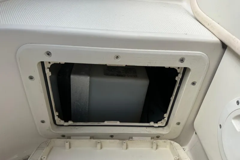 Slide: The Image of Open compartment on a 2005 Sea Ray 220 Sundeck boat. - 15