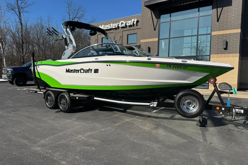 The Image of 2019 MasterCraft XT23 boat on trailer outside dealership. - 1