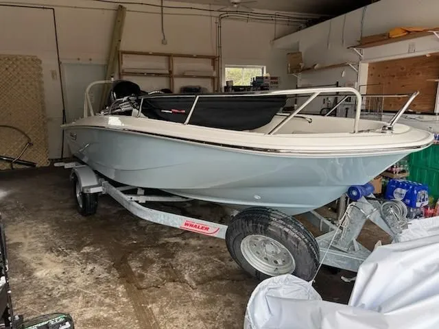 Slide: The Image of Boston Whaler 160 Super Sport 2025 - 6