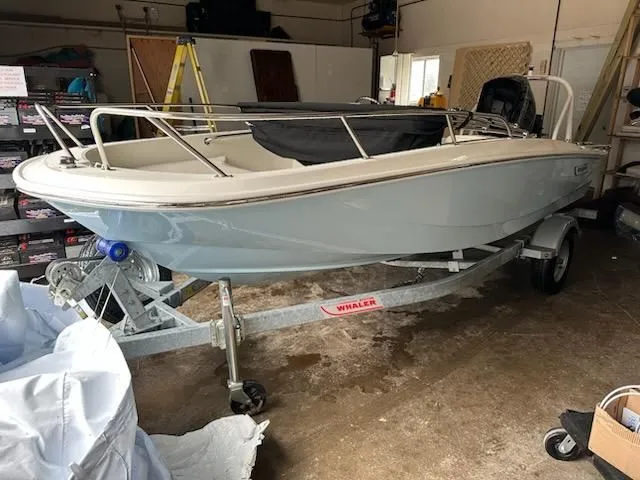 Slide: The Image of Boston Whaler 160 Super Sport 2025 - 7