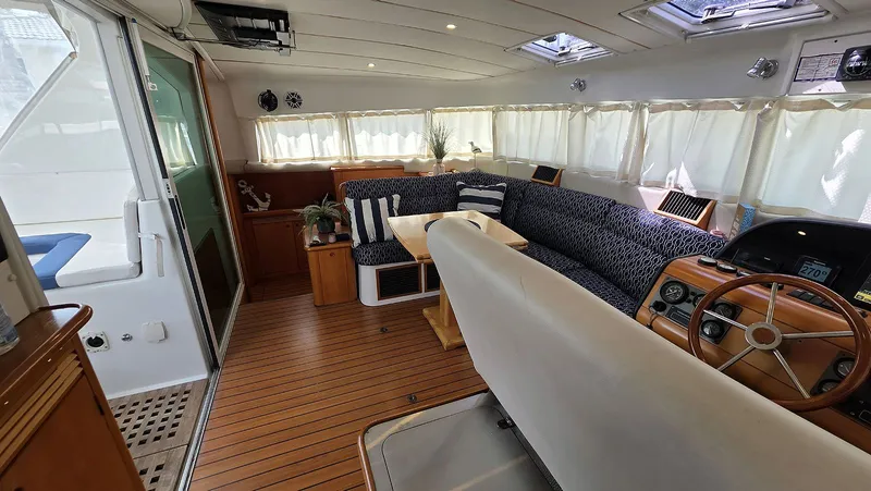 Slide: The Image of Salon Port - 10