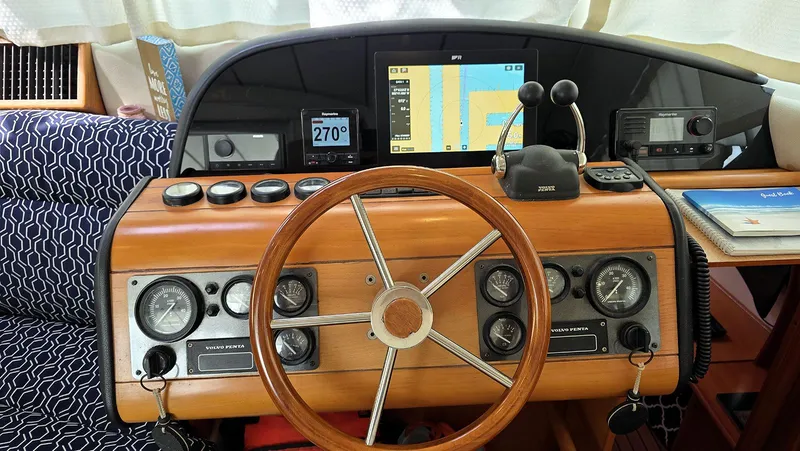 Slide: The Image of Salon Lower Helm - 13