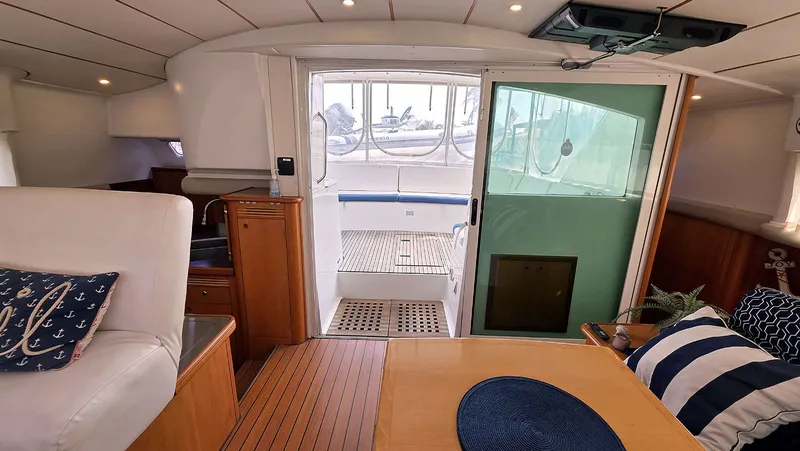 Slide: The Image of Salon Aft - 14