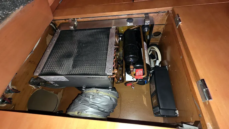 Slide: The Image of Reverse Cycle Air Conditioning - 46