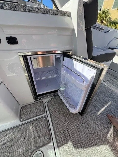 Slide: The Image of Crownline Boats 310 XSS 2026 - 19