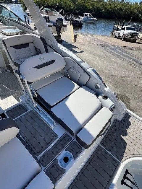 Slide: The Image of Crownline Boats 310 XSS 2026 - 7