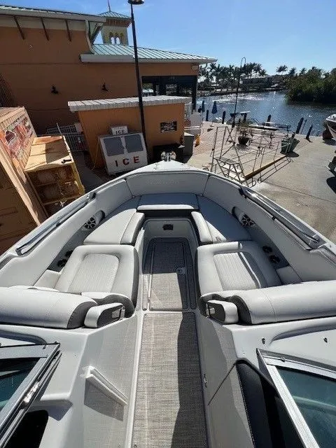 Slide: The Image of Crownline Boats 310 XSS 2026 - 9