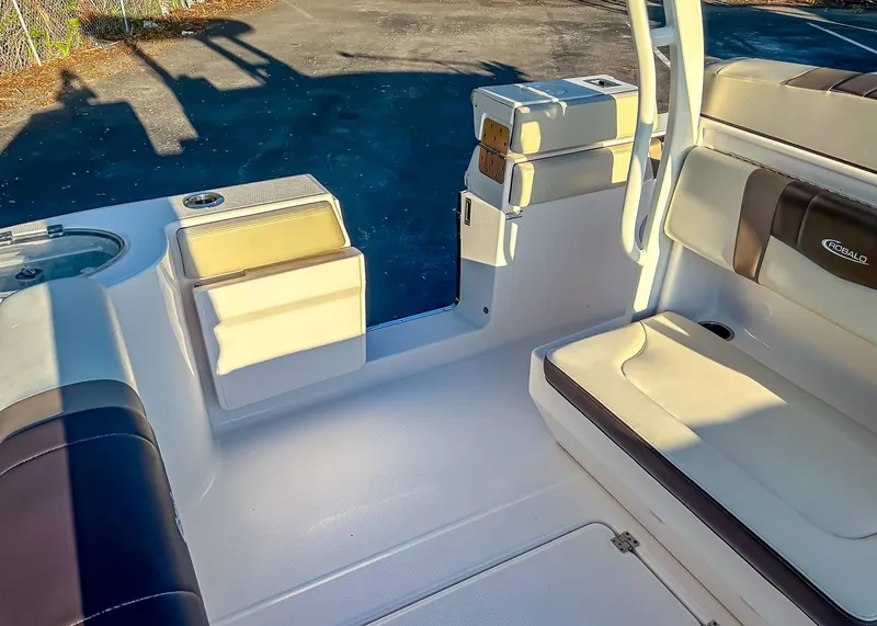 Slide: The Image of Robalo R272 Center Console 2019 - 10