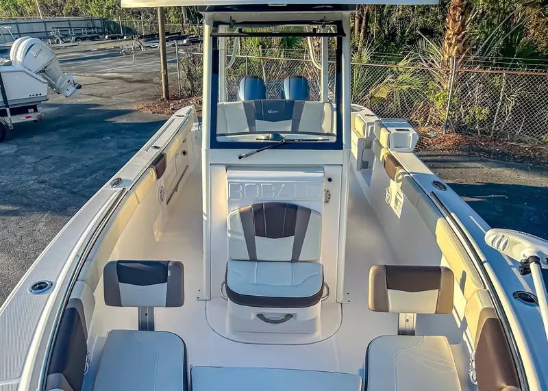Slide: The Image of Robalo R272 Center Console 2019 - 16