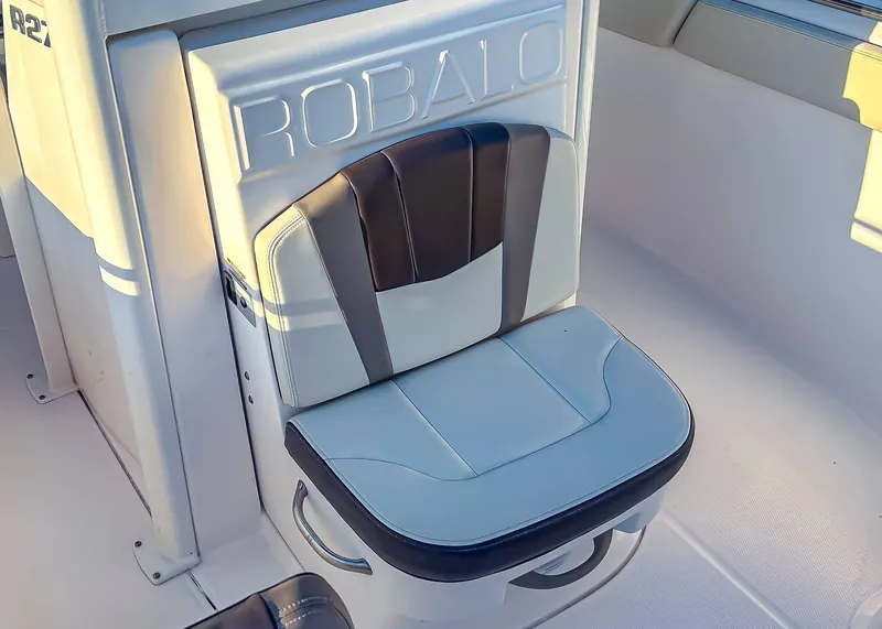 Slide: The Image of Robalo R272 Center Console 2019 - 17