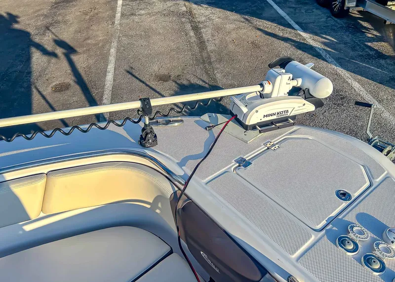 Slide: The Image of Robalo R272 Center Console 2019 - 18