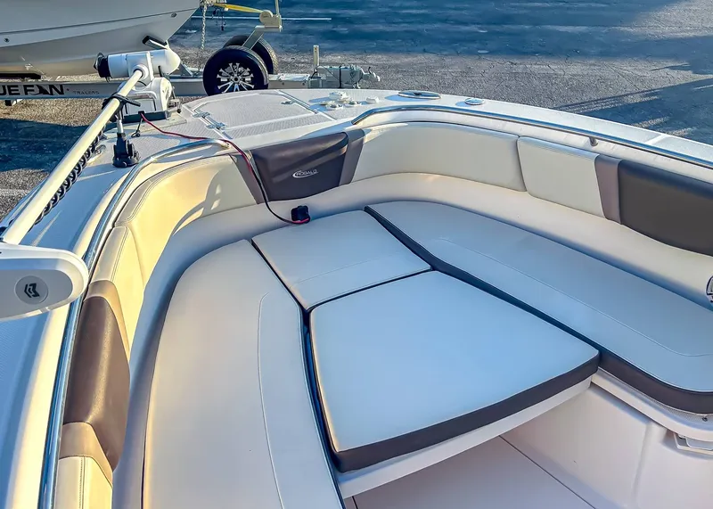 Slide: The Image of Robalo R272 Center Console 2019 - 19