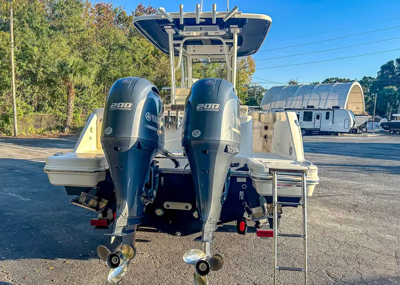 Slide: The Image of Robalo R272 Center Console 2019 - 3