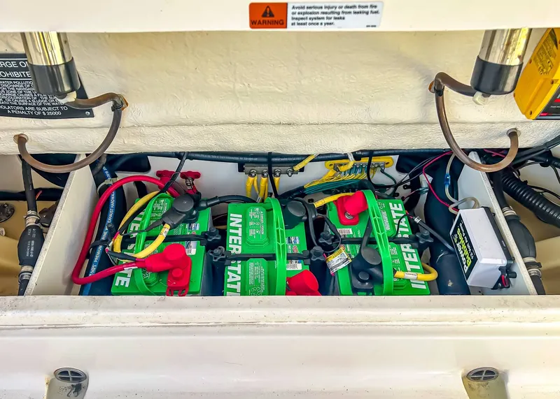 Slide: The Image of Robalo R272 Center Console 2019 - 8