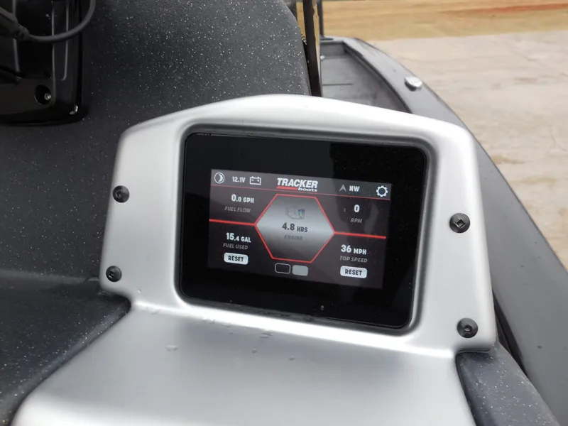 Slide: The Image of Tracker Pro 175 2025 - 12