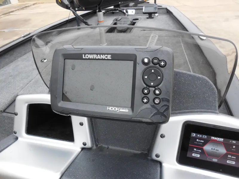 Slide: The Image of Tracker Pro 175 2025 - 13