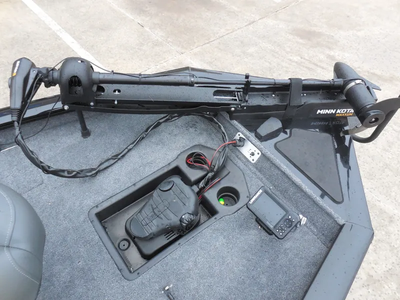 Slide: The Image of Tracker Pro 175 2025 - 15