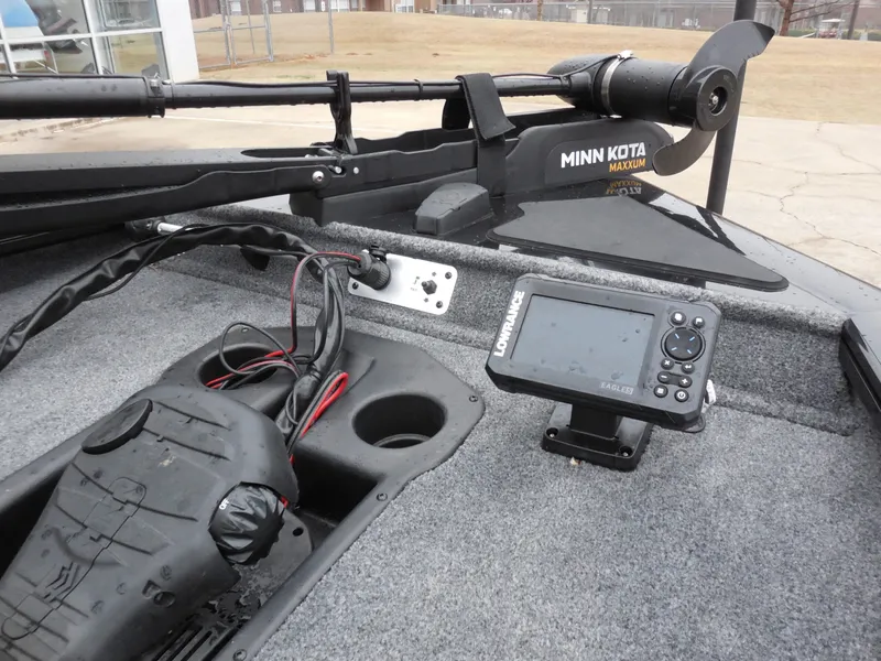 Slide: The Image of Tracker Pro 175 2025 - 16