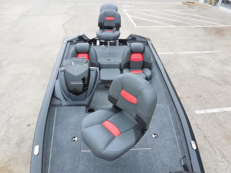 Slide: The Image of Tracker Pro 175 2025 - 17