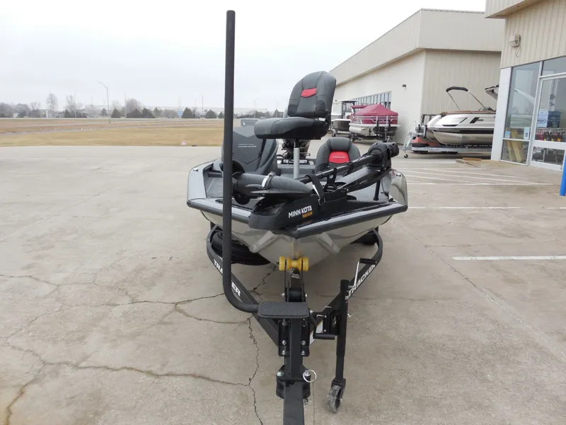 Slide: The Image of Tracker Pro 175 2025 - 9