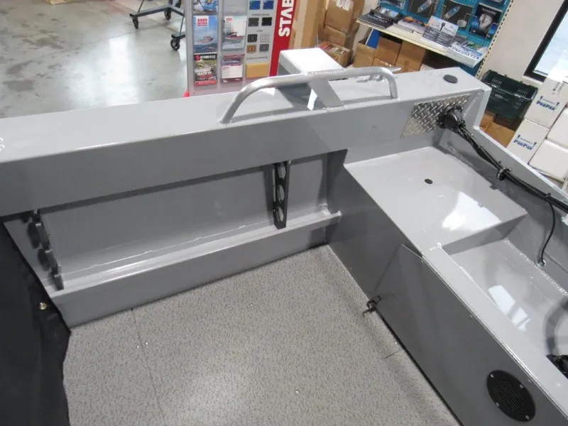 Slide: The Image of Interior view of the 2026 Hewescraft 180 Sportsman boat model. - 10