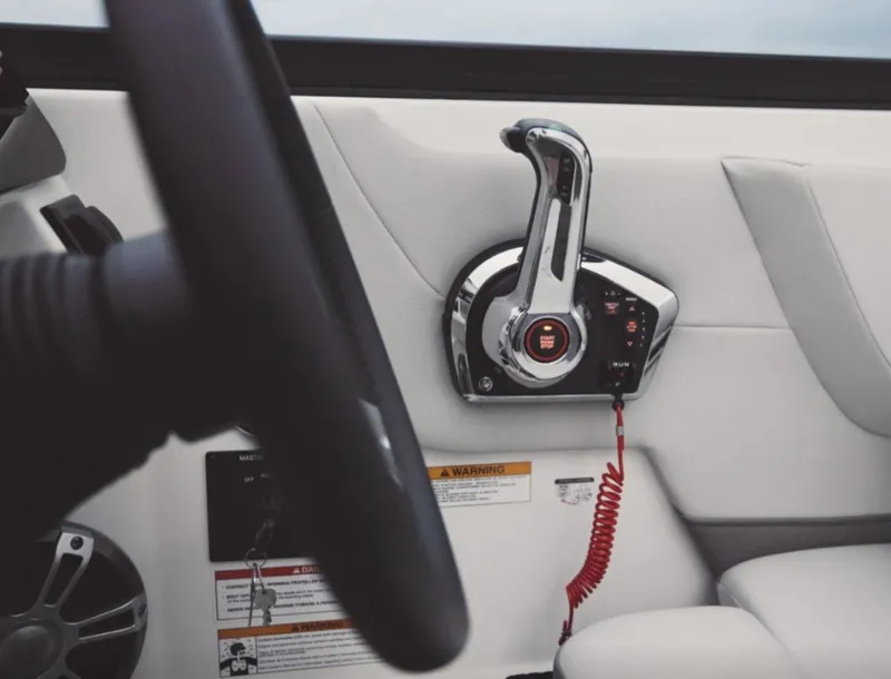 Slide: The Image of Sea Ray 270 SDX Surf 2026 - 14