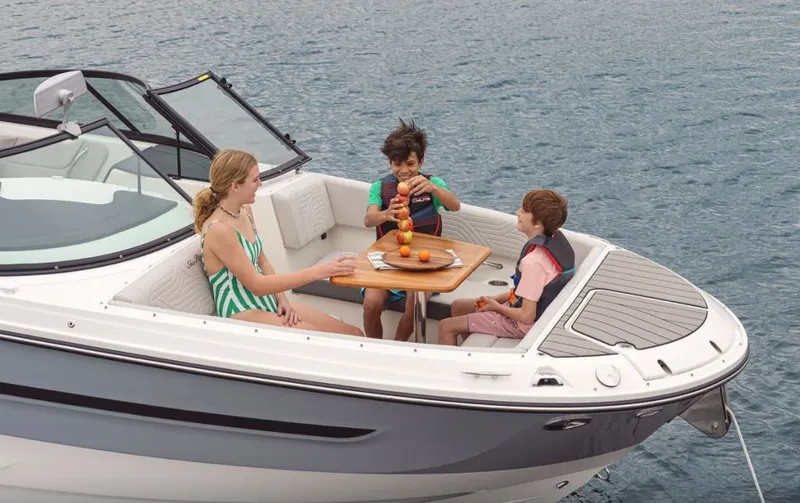 Slide: The Image of Sea Ray 270 SDX Surf 2026 - 17