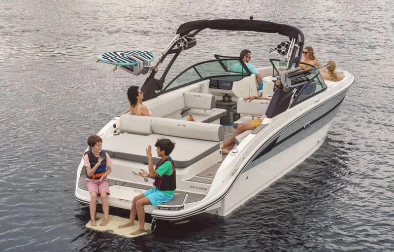 Slide: The Image of Sea Ray 270 SDX Surf 2026 - 18