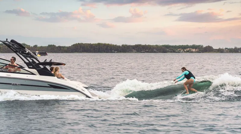 Slide: The Image of Sea Ray 270 SDX Surf 2026 - 21